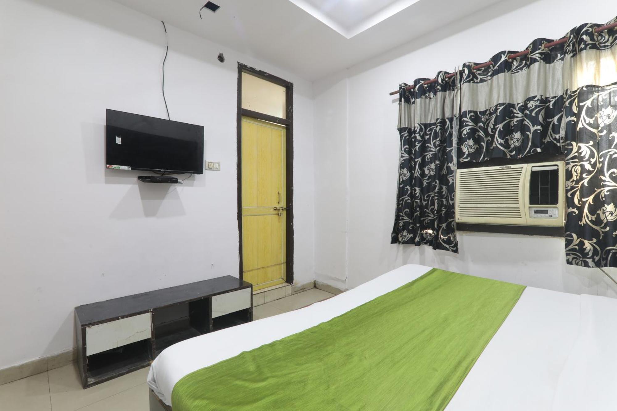 Hotel Simla Inn 3*